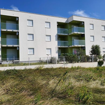 Apartmani Matko Nin Exteriör bild