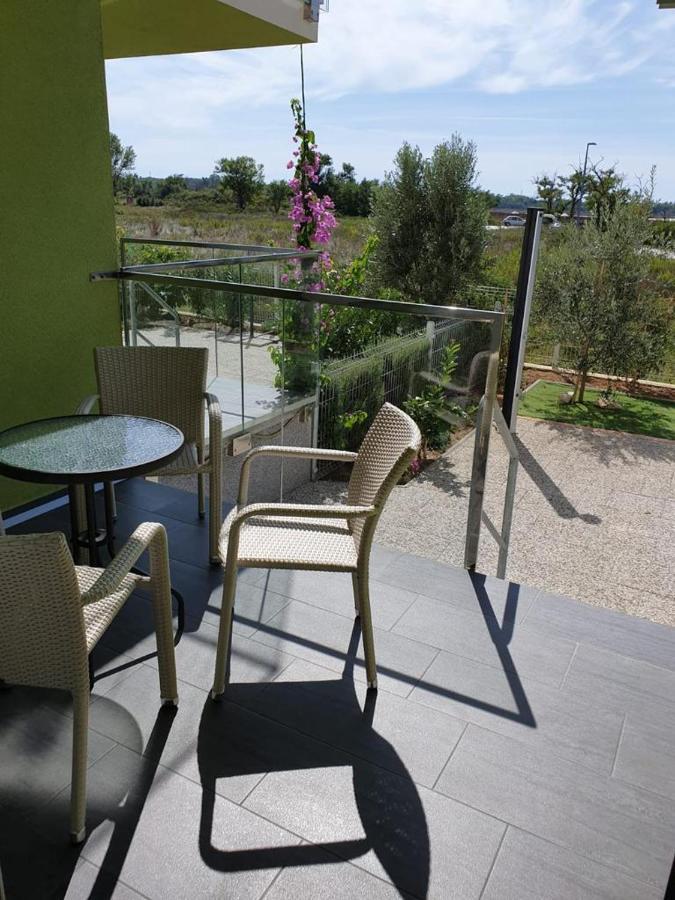Apartmani Matko Nin Exteriör bild