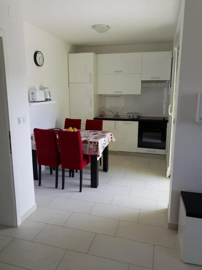 Apartmani Matko Nin Exteriör bild