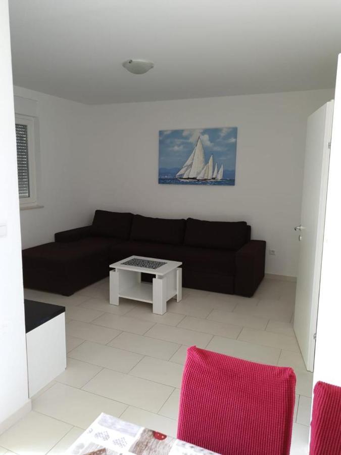 Apartmani Matko Nin Exteriör bild
