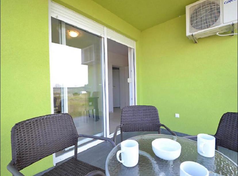 Apartmani Matko Nin Exteriör bild