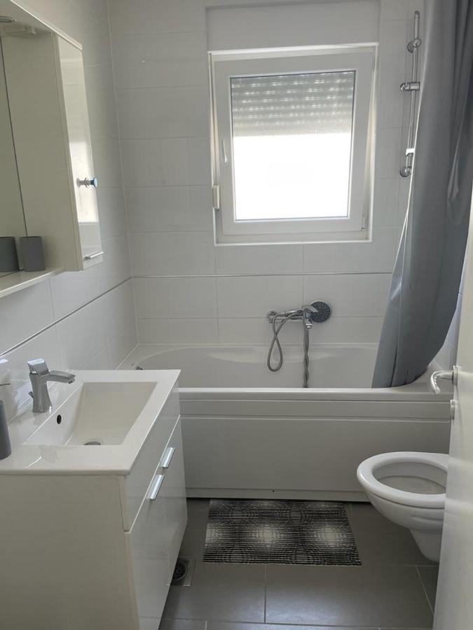 Apartmani Matko Nin Exteriör bild