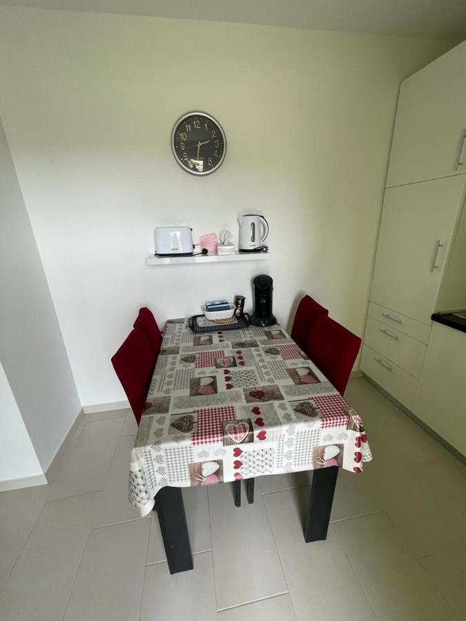 Apartmani Matko Nin Exteriör bild