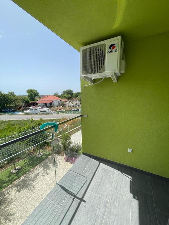 Apartmani Matko Nin Exteriör bild