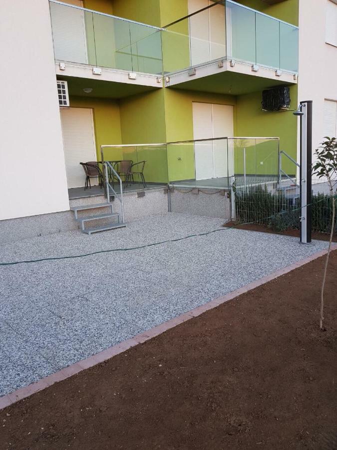 Apartmani Matko Nin Exteriör bild